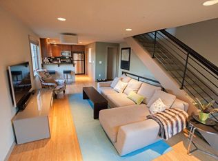 916 N 73rd St #B, Seattle, WA 98103