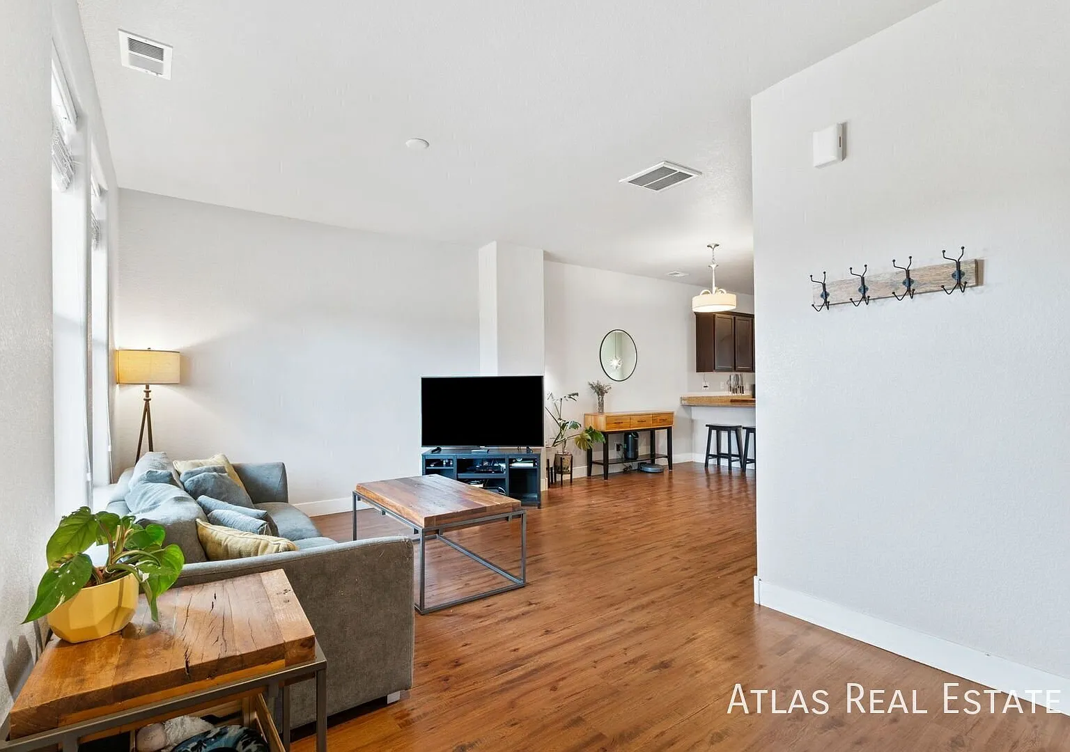 3-Bedroom / 3-Bathroom Townhome in Thornton, CO — Photo 2