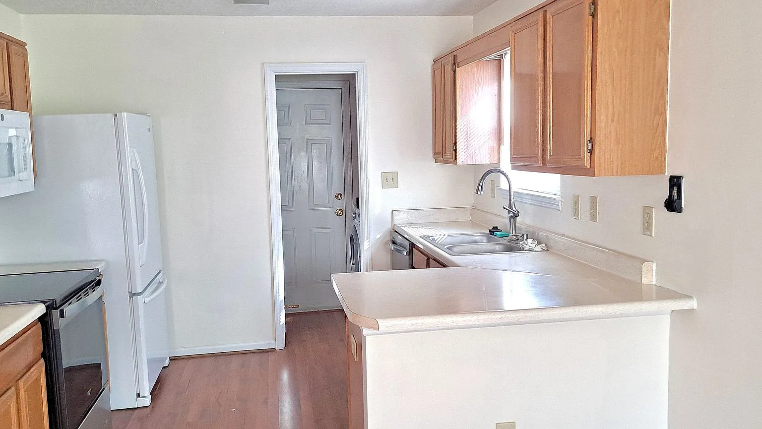 Room in 3 Bedroom Home at Caloosa Cove — Photo 1