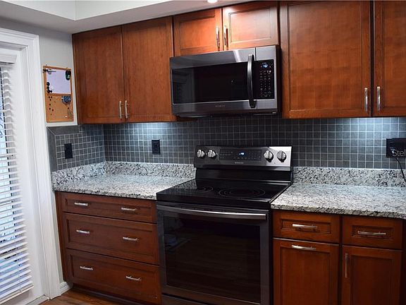 3rd image of 779 Fairwood Ln