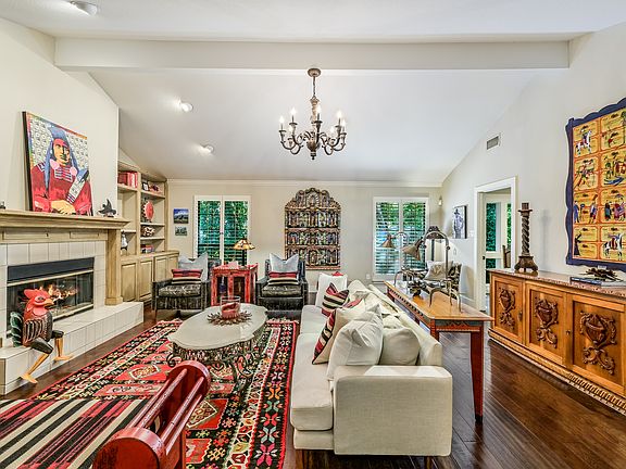 An inviting living room welcomes you!