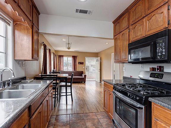 5th image of 151 W 118th Pl