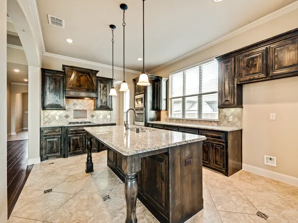 696 Dover St, Fate, TX 75189
