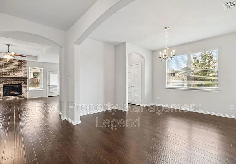 1833 Meadow Trail Ln — Photo 14
