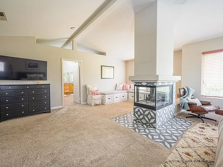 341 Calle De Adele — Photo 48
