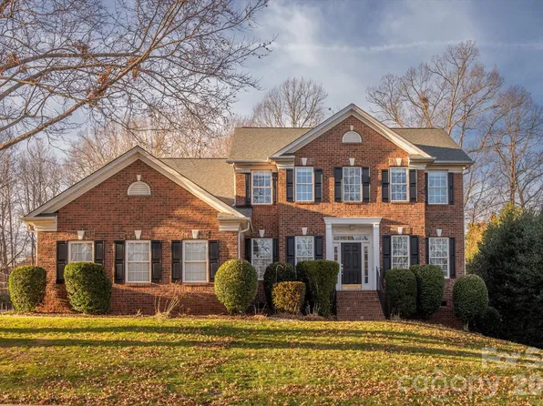 8202 Denholme Dr, Waxhaw, NC 28173