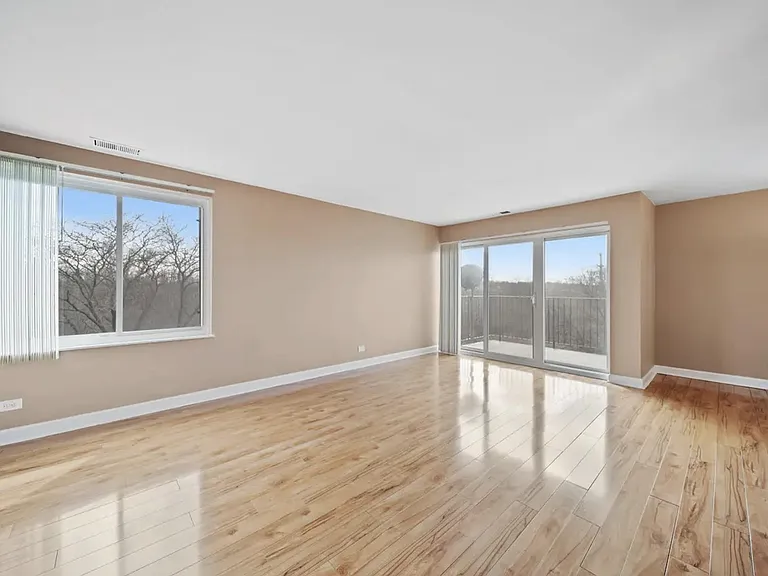425 Walnut Creek Ln #1401 — Photo 3