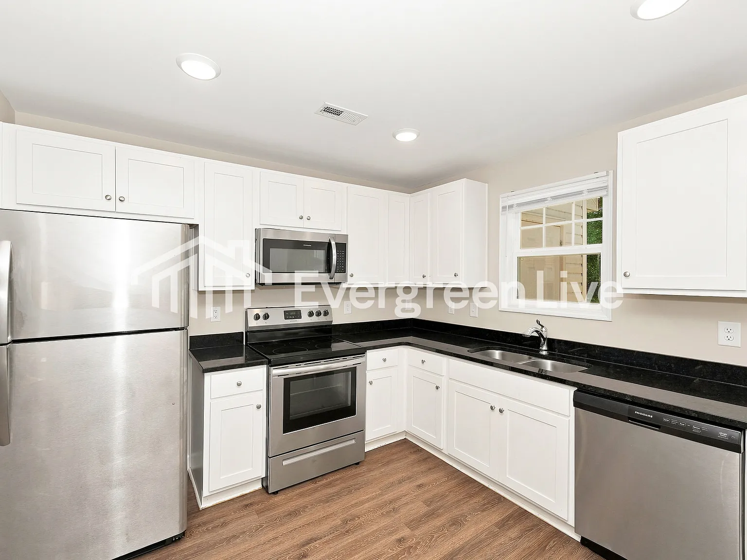 3 bed, 3.0 bath, 1260 sqft, $1,695 — Photo 3