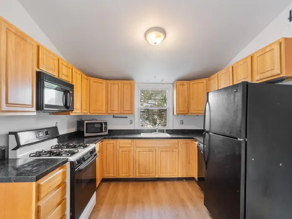 689 2nd Street image 7 of 22