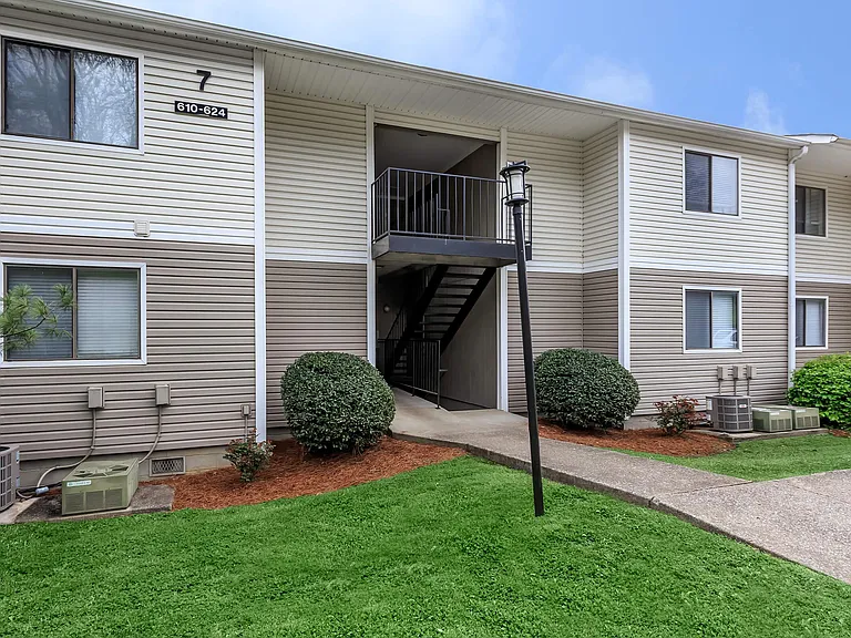 Hickory View Apartments — Photo 36
