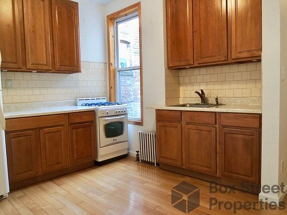2nd image of 274 Nassau Ave APT 3R