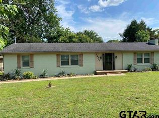 1303 Richardson Dr, Henderson, TX 75654