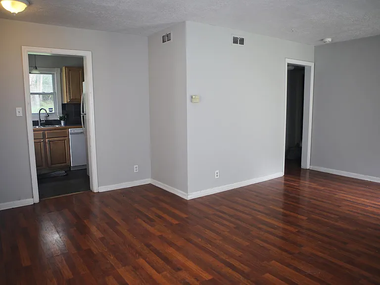 8725 Sleepy Hollow Rd — Photo 3