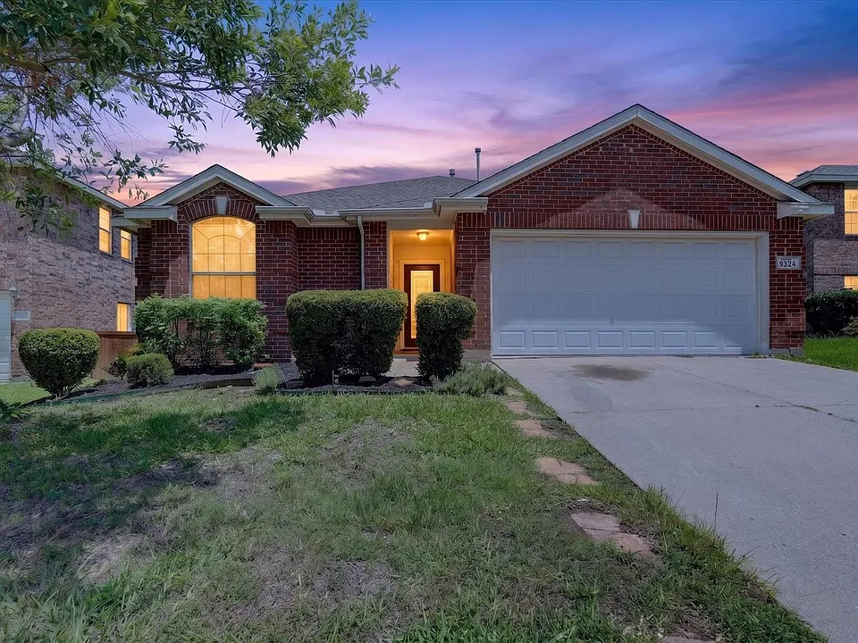 9324 Warren Dr