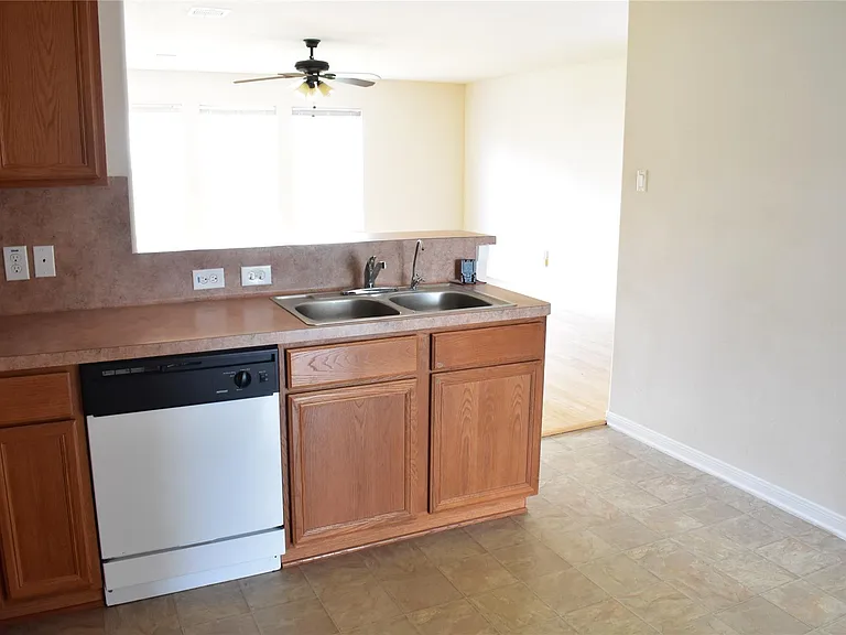 3610 Barkers Crossing Ave — Photo 8