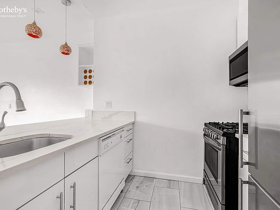 5th image of 150 W 56th St APT 4809