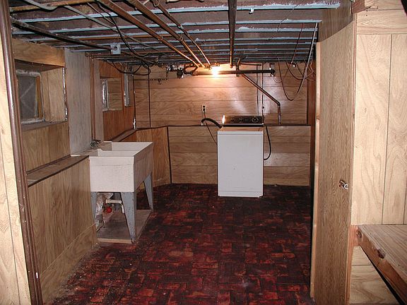 basement with loundry room