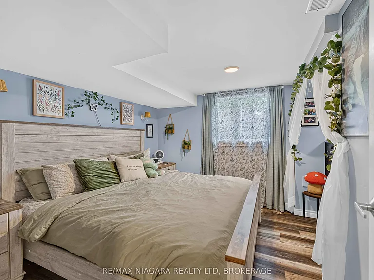 12 Wallace St #BASEMENT — Photo 17