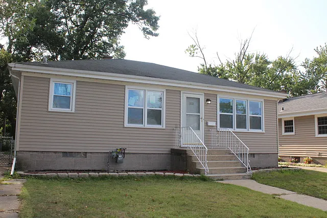 18030 Oakley Ave photo 1