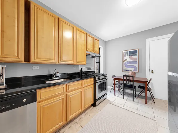 575 Riverside Drive image 4 of 12