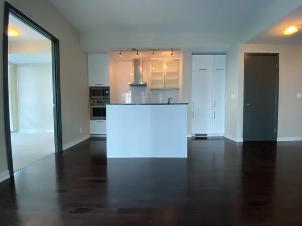 14 York St #3403, Toronto, ON M5J 0B1