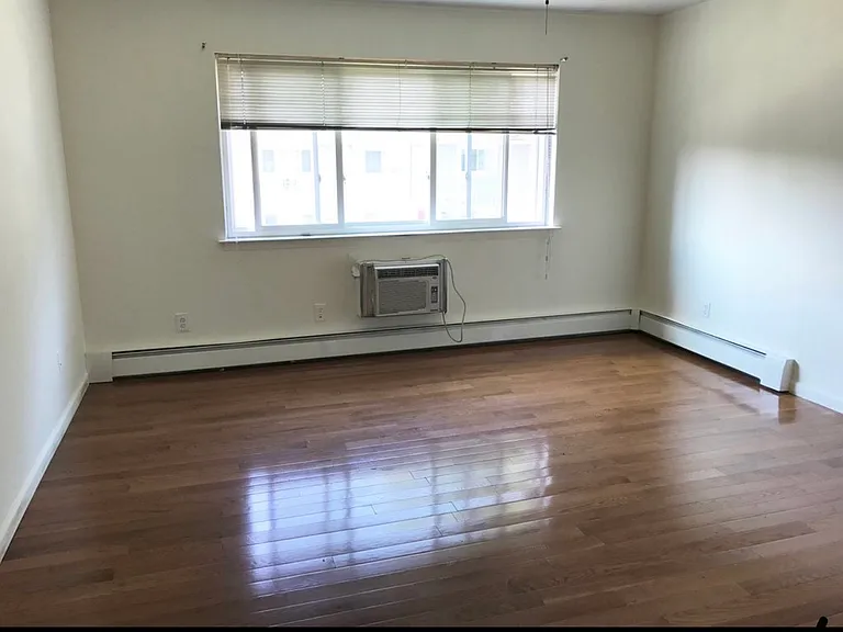 563 Glendale Ave — Photo 6