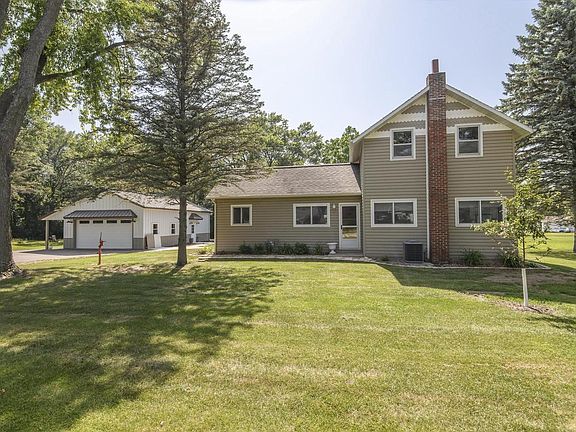 3rd image of W370S1673 Utica ROAD