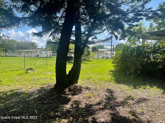 3rd image of 1041 S Deleon Ave