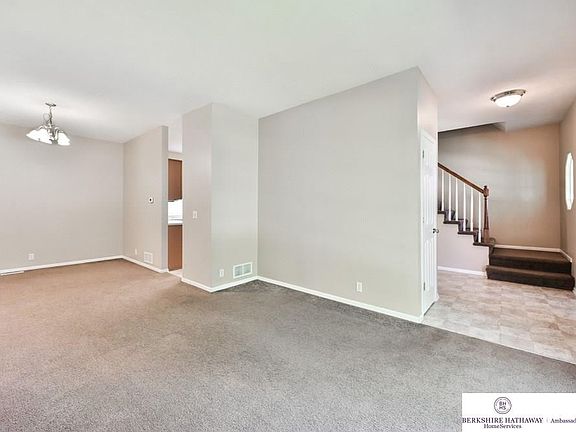 5th image of 825 Fenwick St