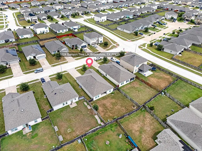 1024 Banyon Tree Ln — Photo 44