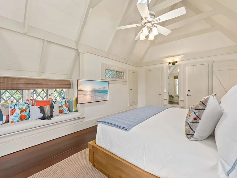 4584 Kahala Ave — Photo 16