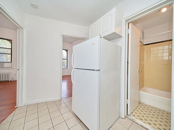 5th image of 294 Convent Ave APT 3