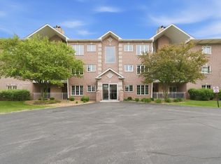 11535 Settlers Pond Way APT 1-B, Orland Park, IL 60467