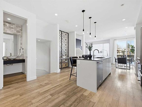 3rd image of 4905 E 16th St SW