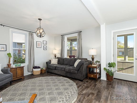 5th image of 400 W 21st St