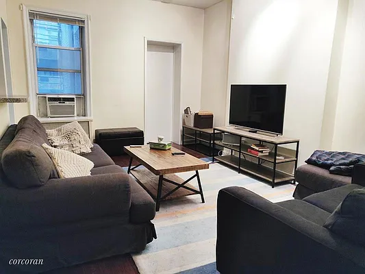 Rented by R New York | media 9