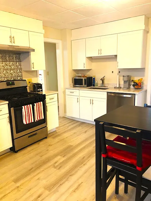 3 bed, 1.0 bath, $3,650 — Photo 3