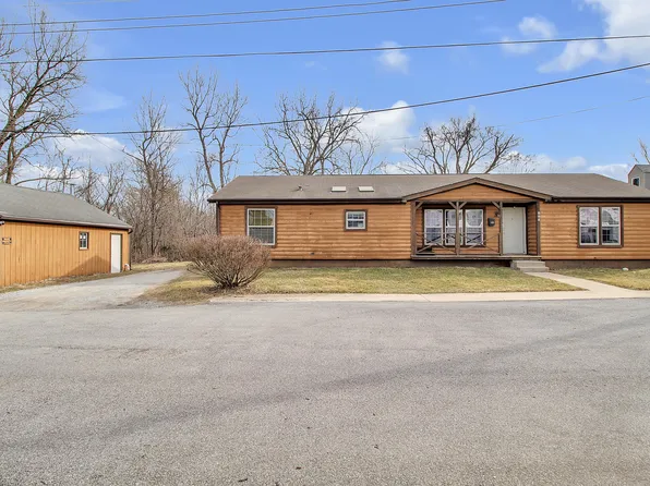 205 New St, Hobart, IN 46342