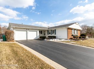310 Springside Ln, Buffalo Grove, IL 60089
