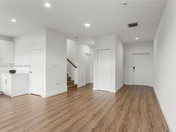 4th image of 400 SW 1st St #1