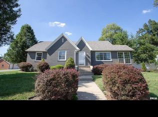 904 Oak St, Carmi, IL 62821