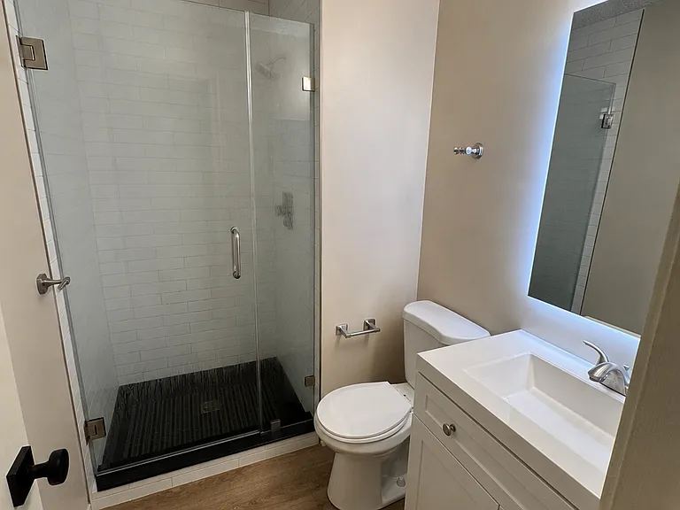 91 Versailles Ct — Photo 2