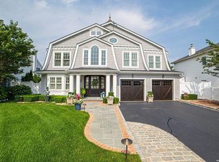 157 Pace Dr S, West Islip, NY 11795