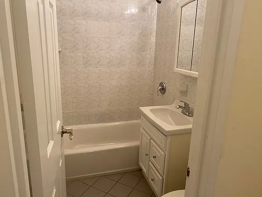 Rented by One New York Realty Inc | media 8