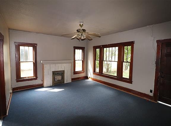 3rd image of 307 W Adams St