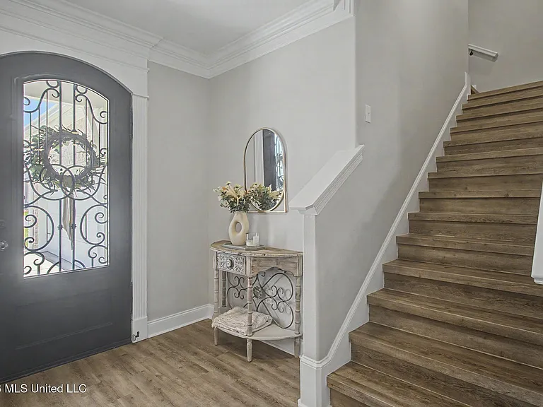 6812 Enclave Ln — Photo 2