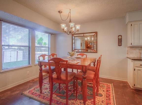 Dining/ breakfast area with lots of natural light.