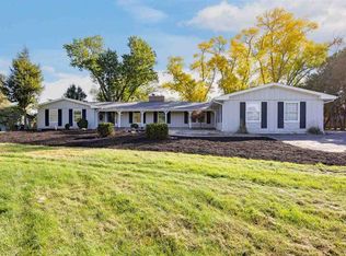 2915 Indian Hill Rd SE, Cedar Rapids, IA 52403