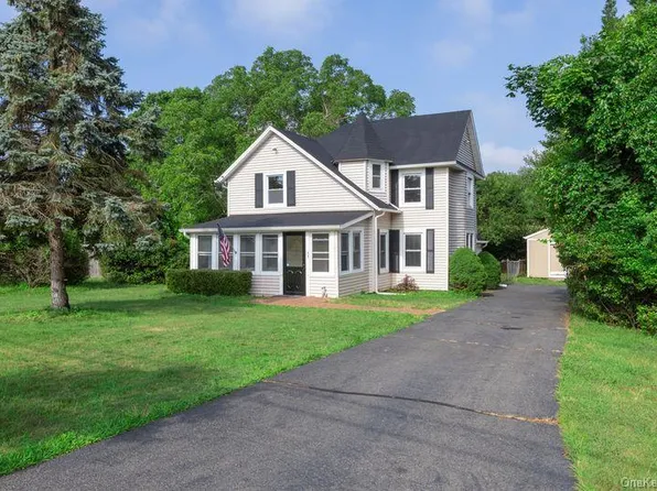 48 Senix Avenue, Center Moriches, NY 11934