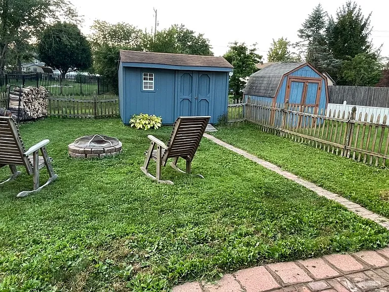 155 Redwood Dr — Photo 4